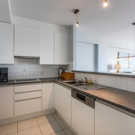 Royal 0303 - 2 Slaapkamers Tot 6p - Prachtig Zeezicht - Met Garage * Koksijde